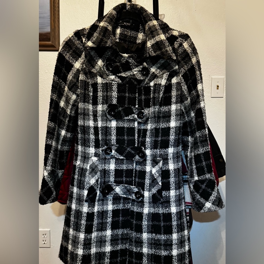Stylish Black and White Plaid Women's Coat